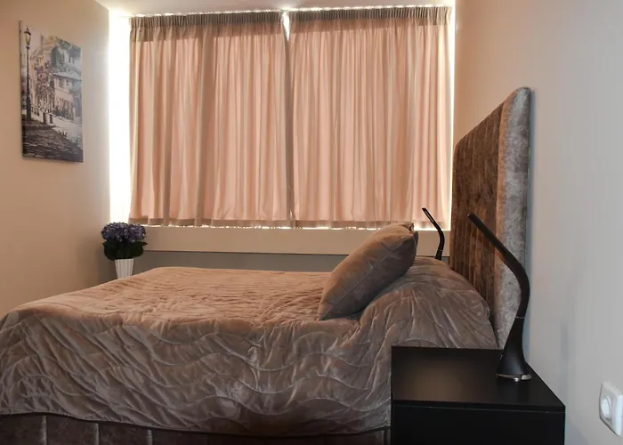 Balkan Tower Luxury Living 3'2 Апартамент *