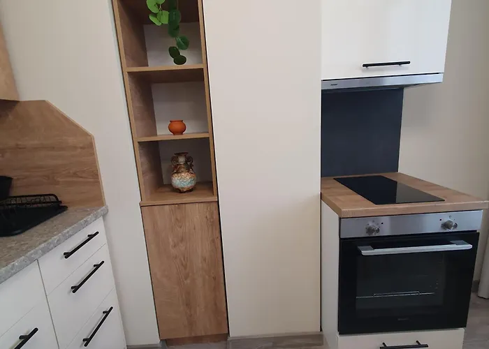 Balkan Tower Luxury Living 3'2 *